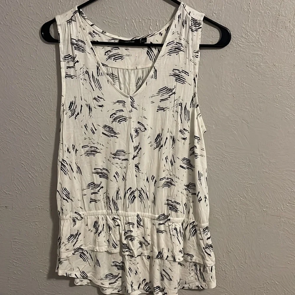 Plus Size Apt. 9® Ruffle V-Neck Top size smalll - Picture 4 of 5
